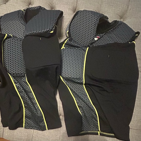 (2) Mcdavid RIVALIM 5-PAD SHIRT football undershirt medium, new without tags - Picture 2 of 5